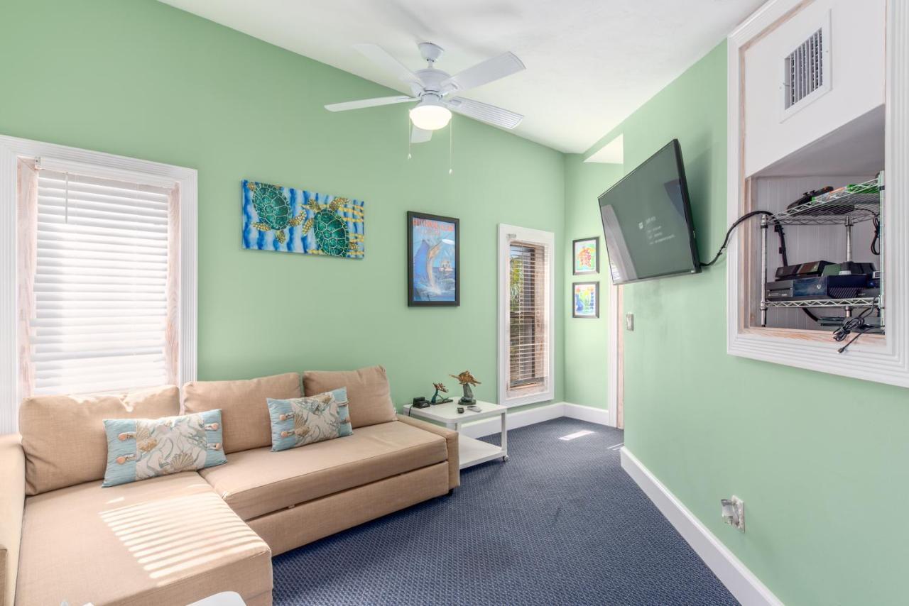 Family Tides Villa Stuart Bagian luar foto