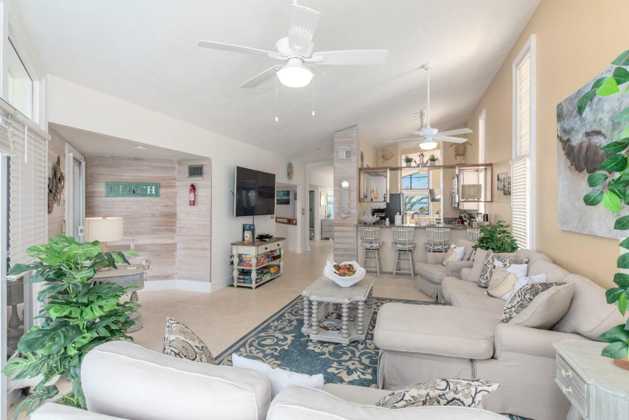 Family Tides Villa Stuart Bagian luar foto